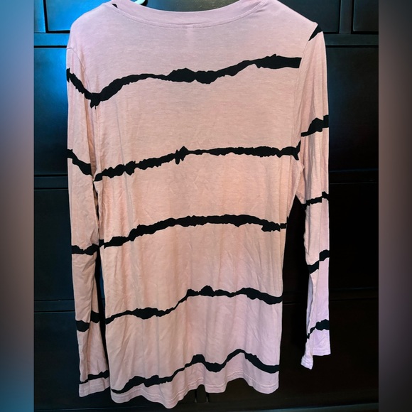 LONGYUAN Women’s Long Sleeve V Neck Top - Picture 2 of 3